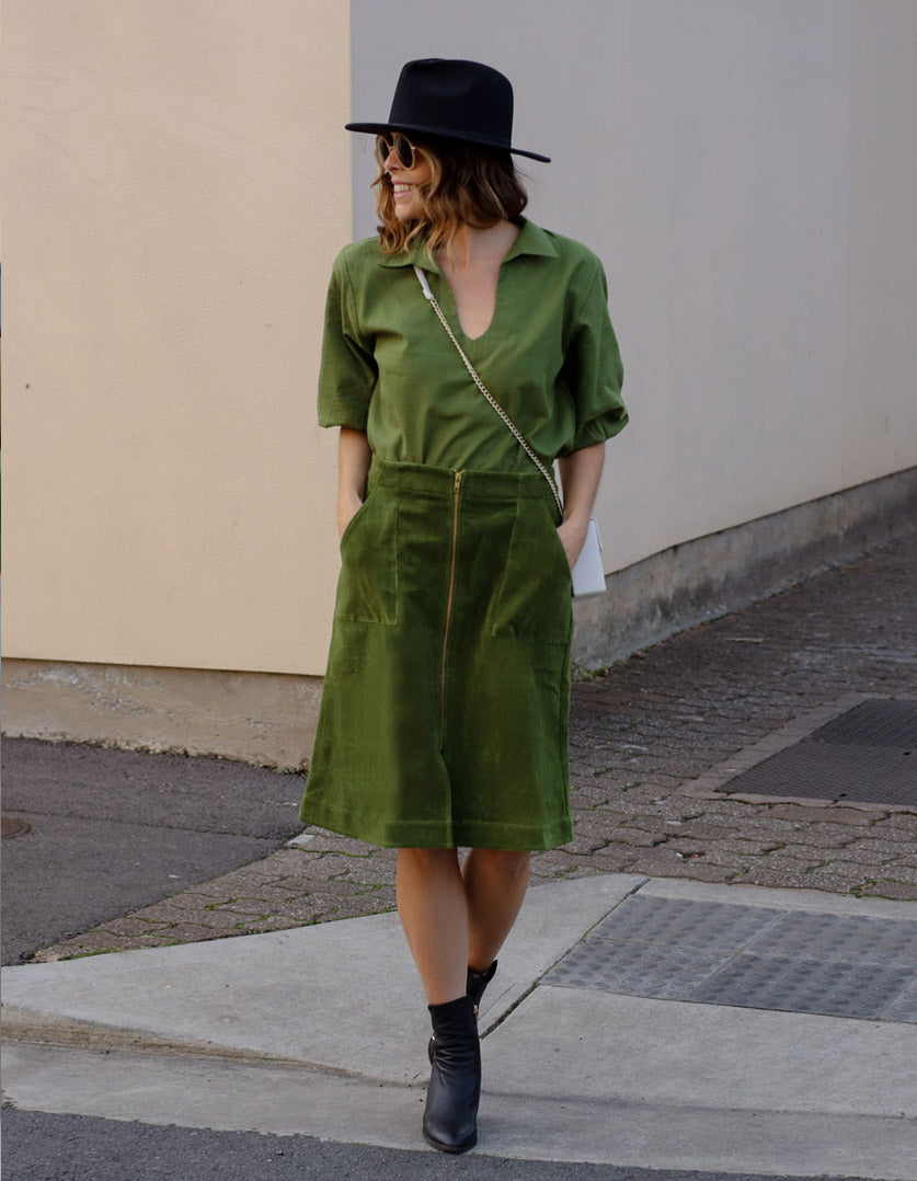 DEVOI Green Keeva top in Moss Green linen. Front full length view