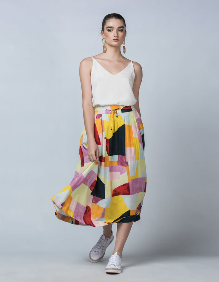 DEVOI Kathleen skirt in the Patchwork printed linen. Elasticated waistband, pockets. Midi length. Front view