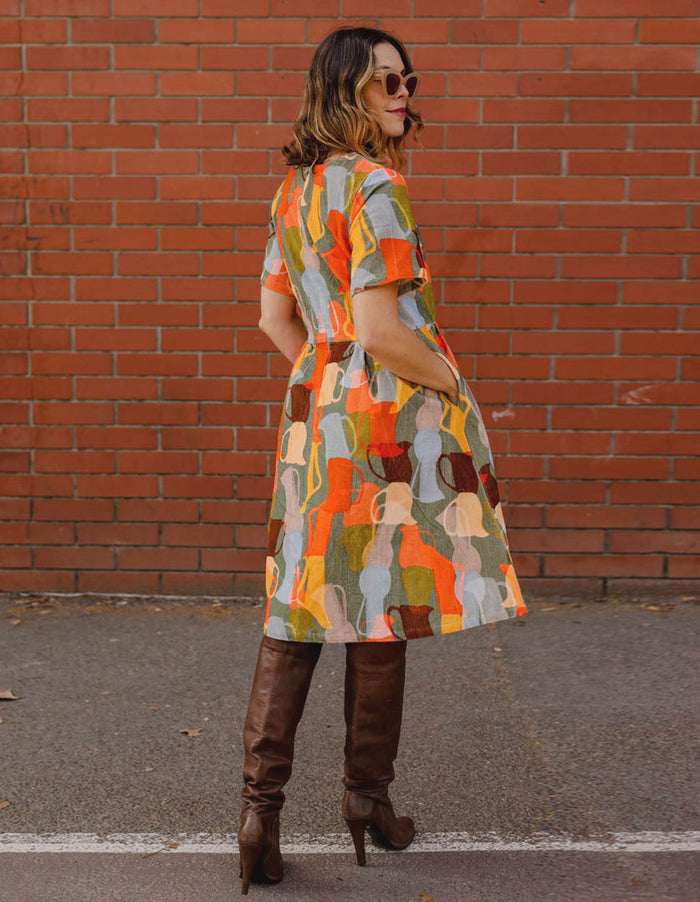 DEVOI Dorothy dress in cotton cord. Printed in Jugs print. Orange and grey colours. Round neckline and gathering at the waist. Side back view