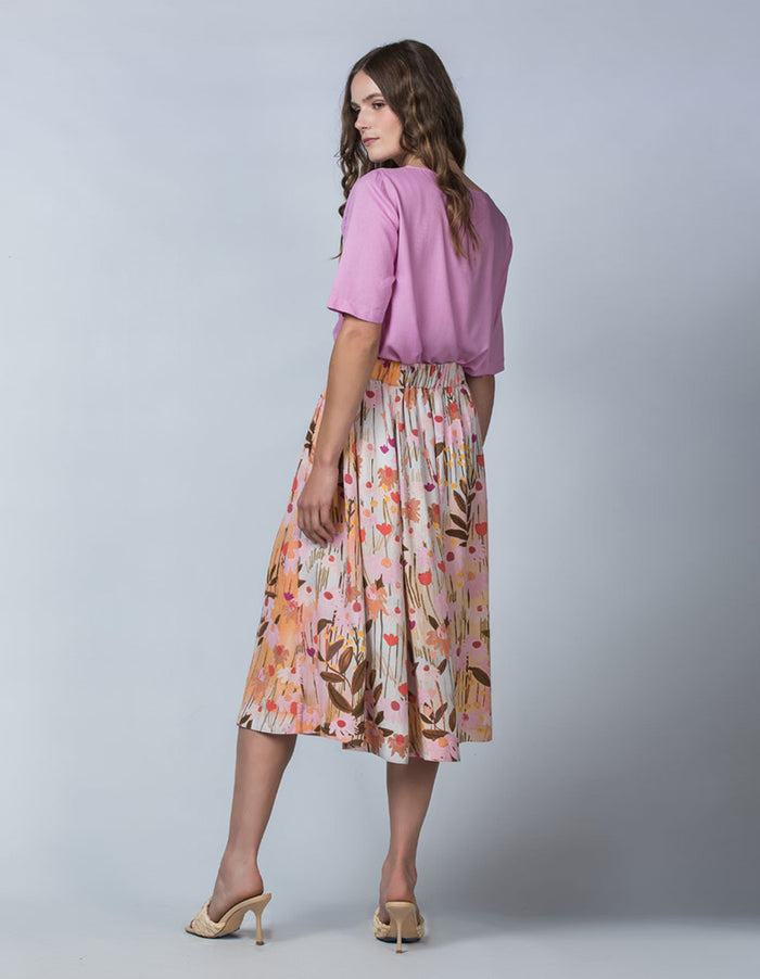 DEVOI Kathleen skirt in the pink Meadow printed linen. Back view on model