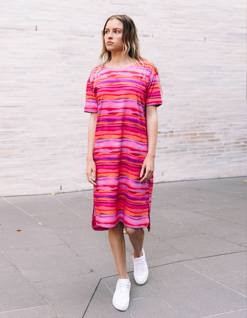 DEVOI Madeleine dress in Sunset tide print. 100% Organic cotton jersey. pink hand painted print. Designed in Melbourne. Short sleeves and side pockets. Front view