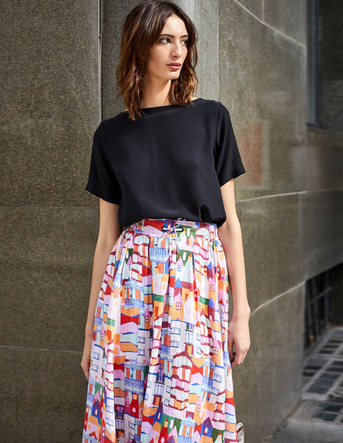 DEVOI Kathleen skirt in Urban Scapes print. Front view. 100% Linen, hand painted print. Front close up